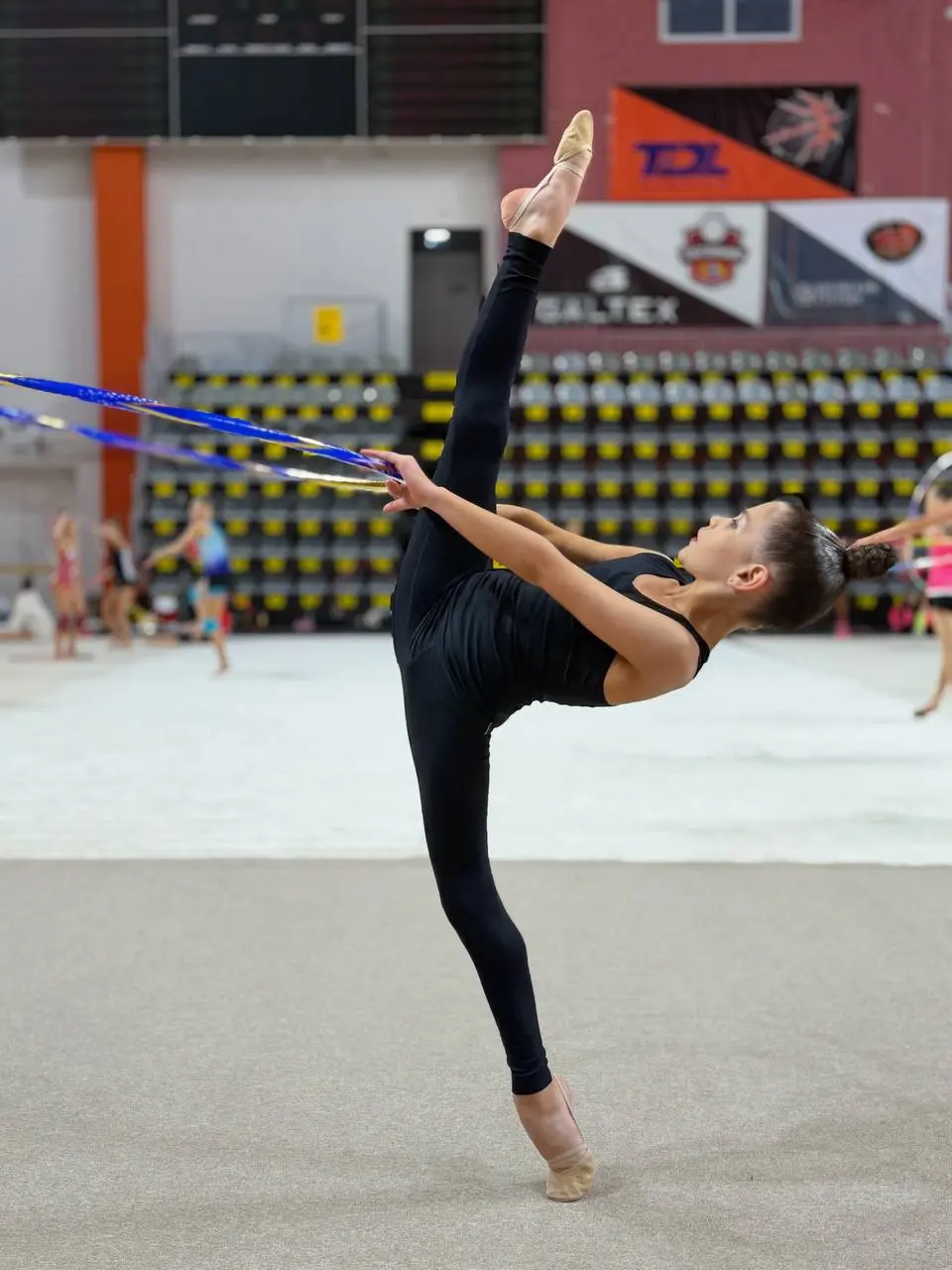 Командная тренировка по художественной гимнастике на сборах